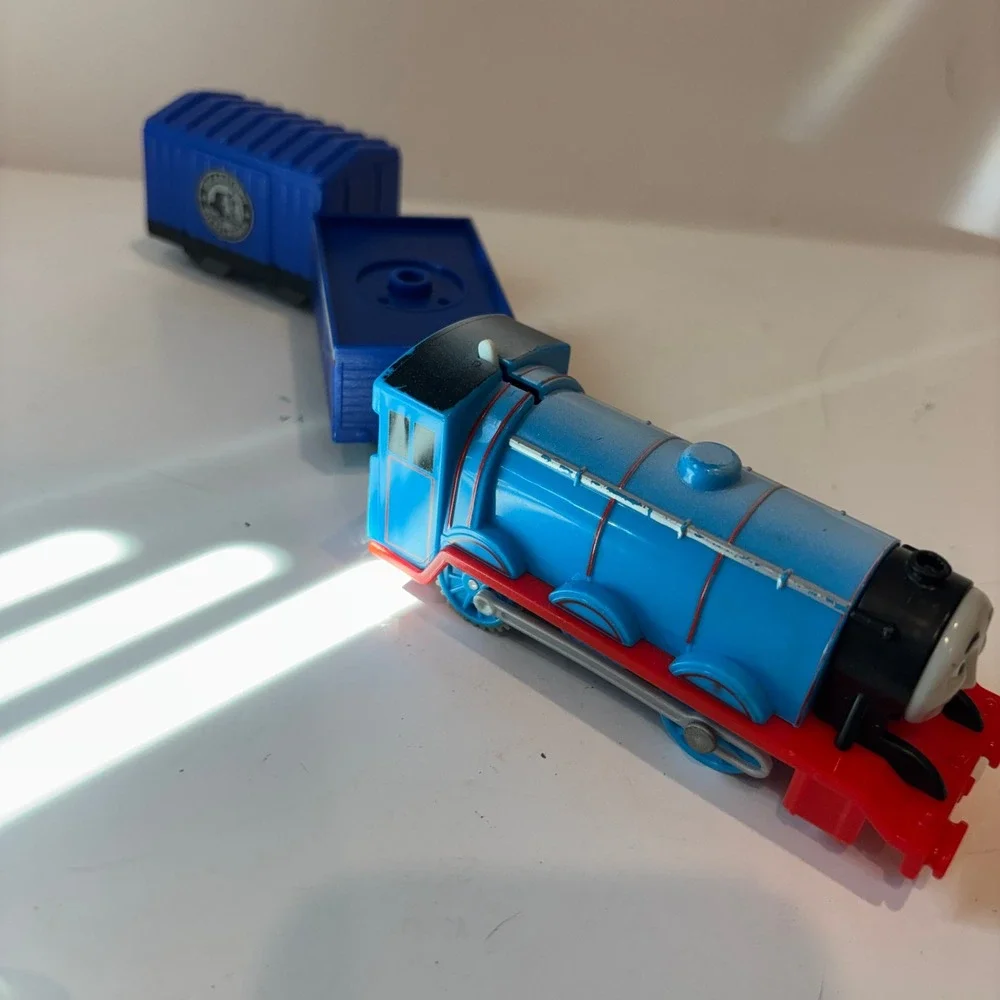 Thomas & Friends TrackMaster Gordon Motorized Engine Blue Cargo Cars Train Set